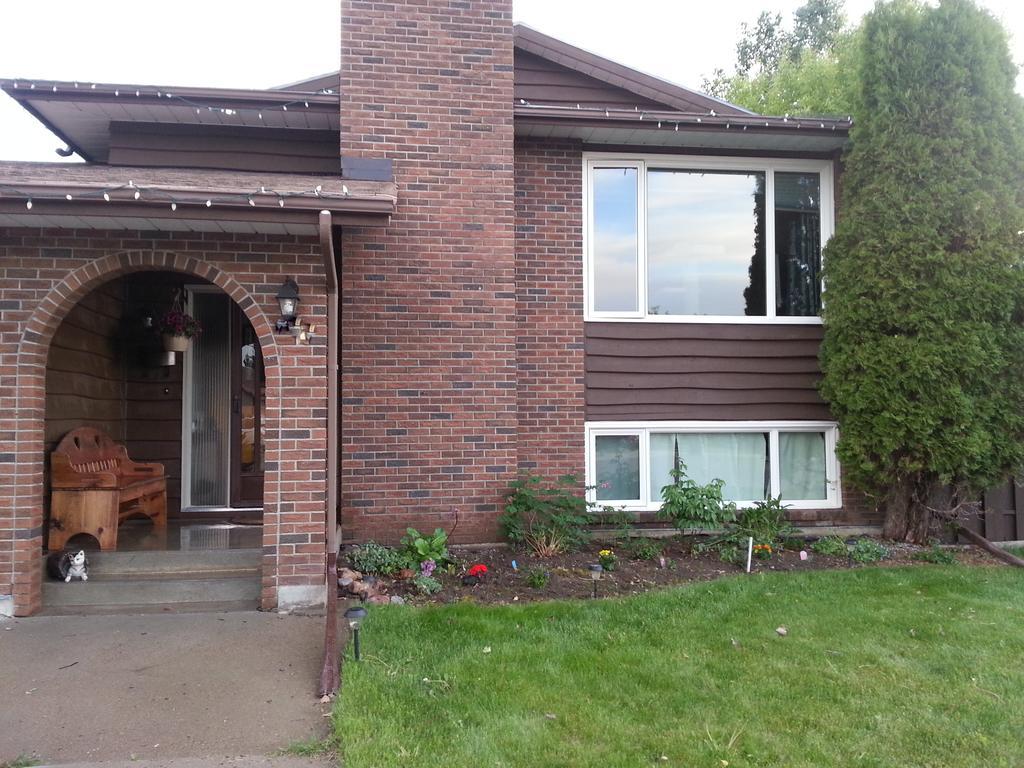 Newly Renovated Basement Suite! Lethbridge Exterior foto